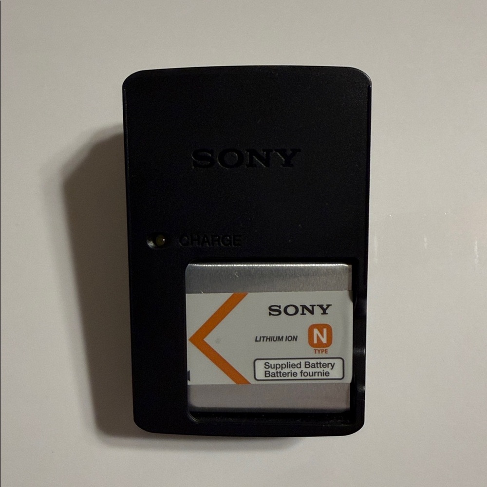 Sony Cyber-Shot DSC-W690 16.1MPCCD Digital Camera - Picture 6 of 13